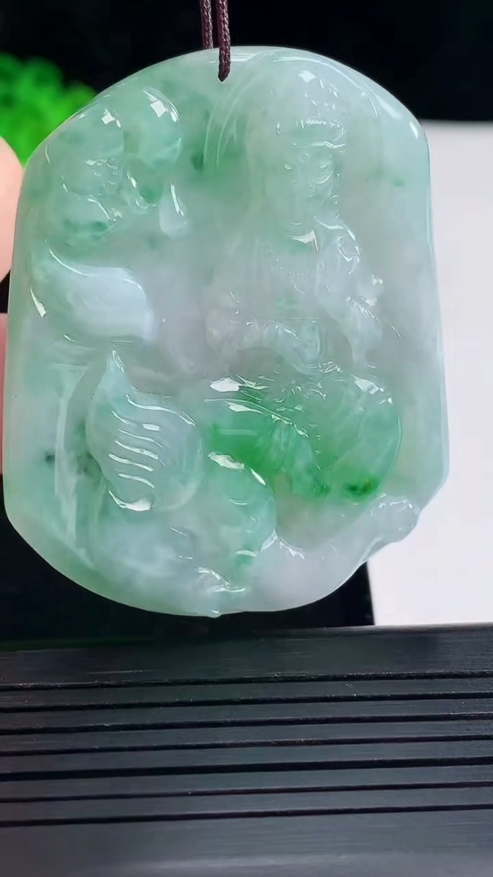 天然A货翡翠普贤菩萨吊坠，尺寸53-43-5重量:24.52g
5月15日