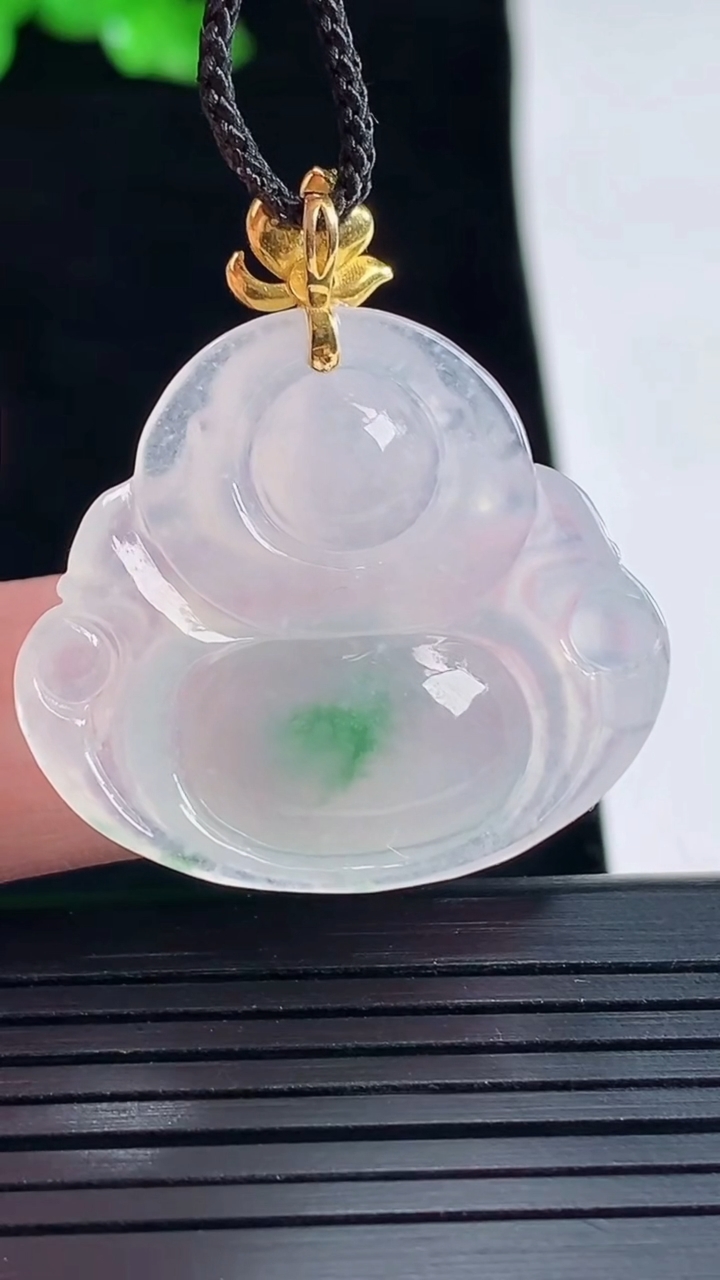天然A货翡翠佛公吊坠，尺寸27-31-5.2重量:7.02g
5月15日