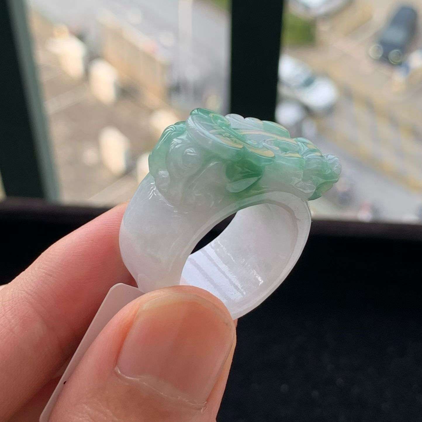 A货天然翡翠冰糯种飘绿貔貅板戒23号重量19.79g
5月15日