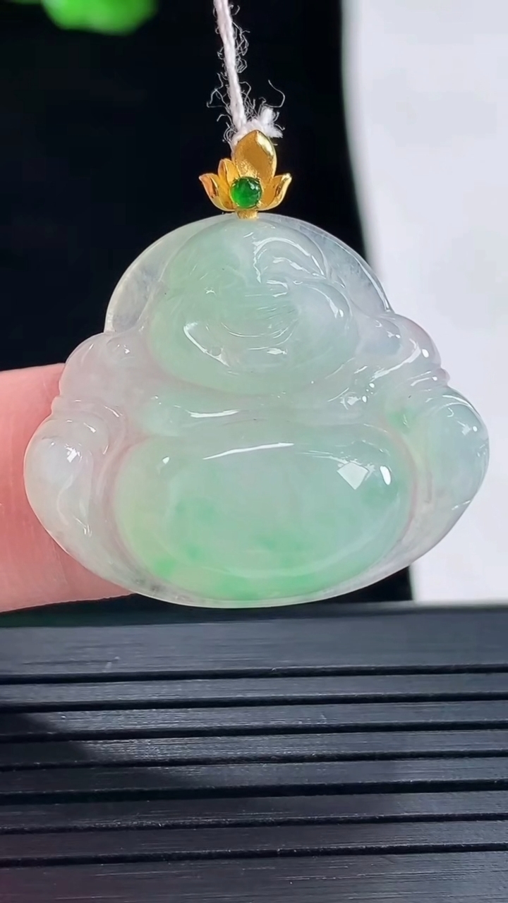 天然A货翡翠佛公吊坠，尺寸23-28-5.8重量:5.69g
5月15日