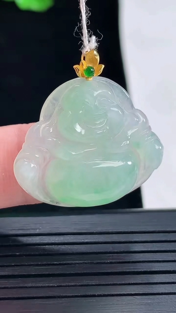 天然A货翡翠佛公吊坠，尺寸23-28-5.8重量:5.69g
5月15日
