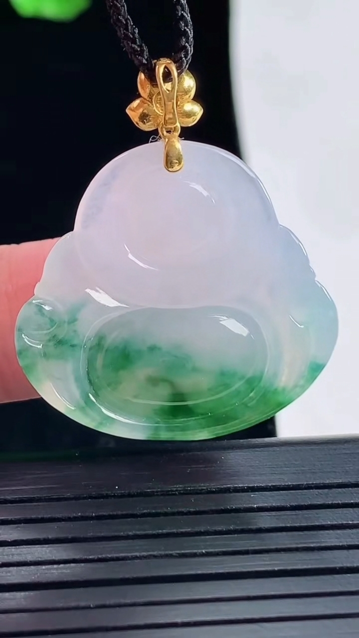 天然A货翡翠种飘花佛公吊坠，尺寸26-29-6.5重量:7.70g
5月16日