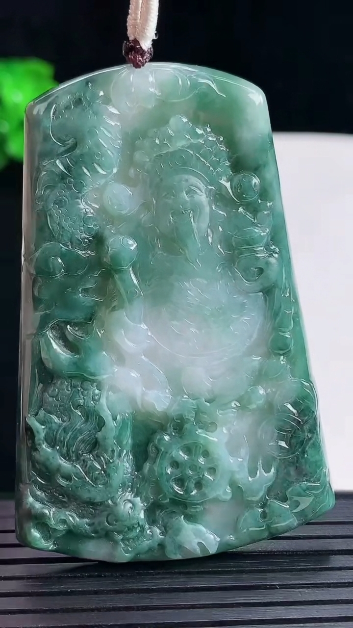 天然A货翡翠飘花祥龙财神爷吊坠，尺寸63-41.5-4.5重量:27.19g
5月16日