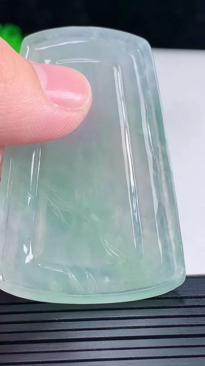 天然A货翡翠山水牌吊坠，尺寸59-39.8-5重量:27.10g
5月16日