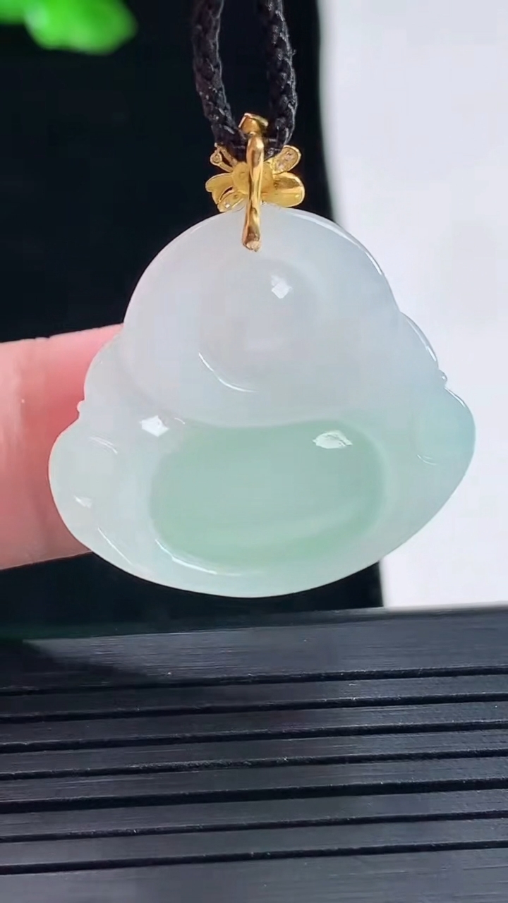 天然A货翡翠佛公吊坠，尺寸24-27-8重量:7.82g
5月16日