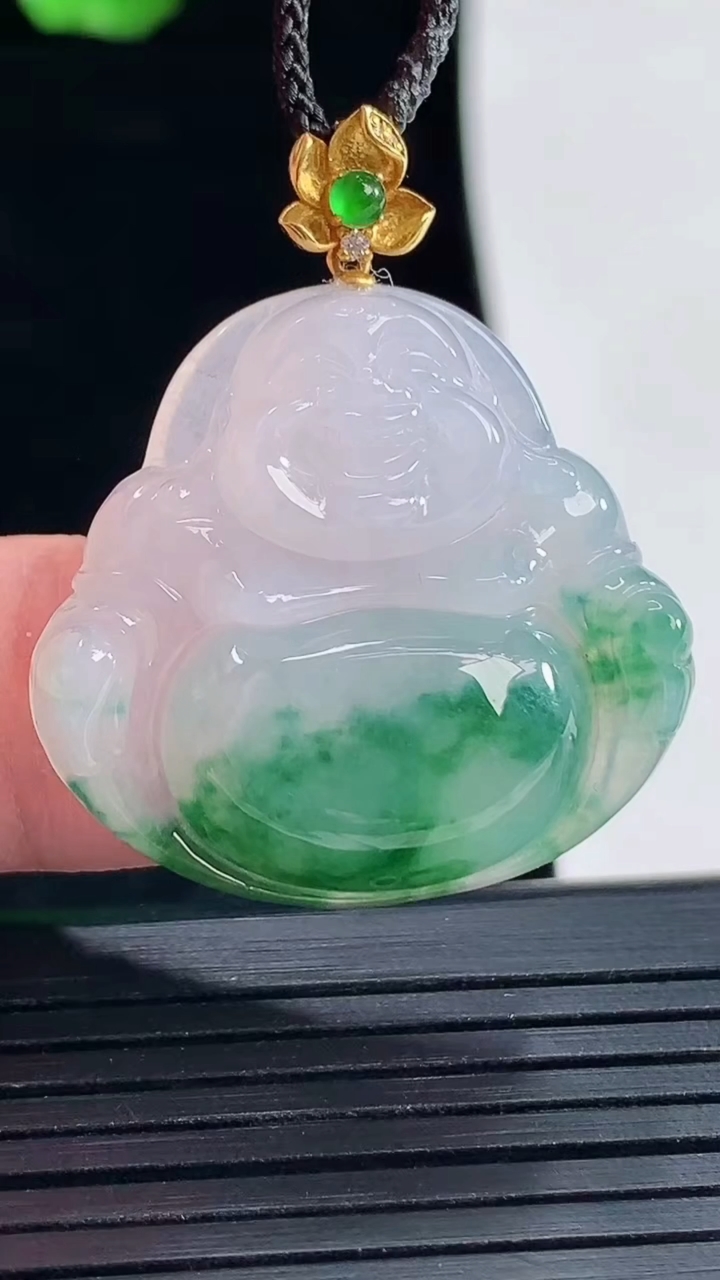 天然A货翡翠种飘花佛公吊坠，尺寸26-29-6.5重量:7.70g
5月16日