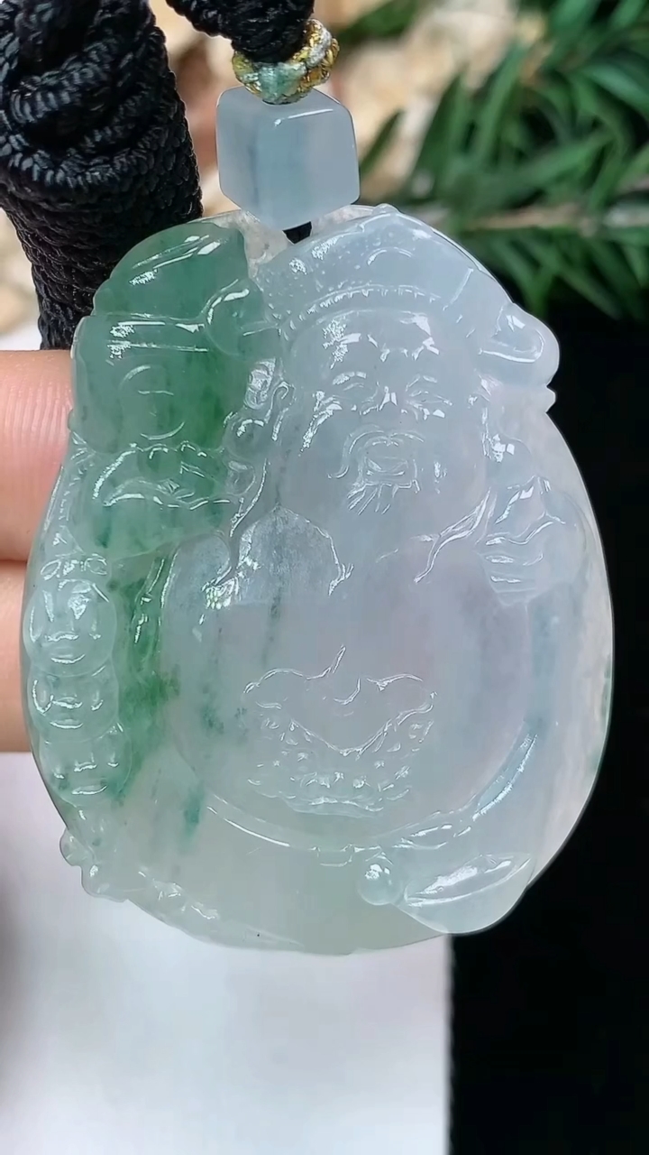 天然A货翡翠飘花财神爷吊坠，尺寸44-35-6，重量:25.81g
5月16日