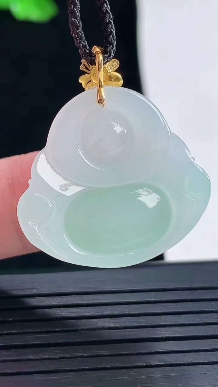 天然A货翡翠佛公吊坠，尺寸24-27-8重量:7.82g
5月16日