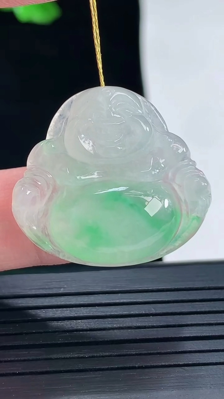 天然A货翡翠佛公吊坠，尺寸25.6-28.5-6重量:6.37g
5月16日