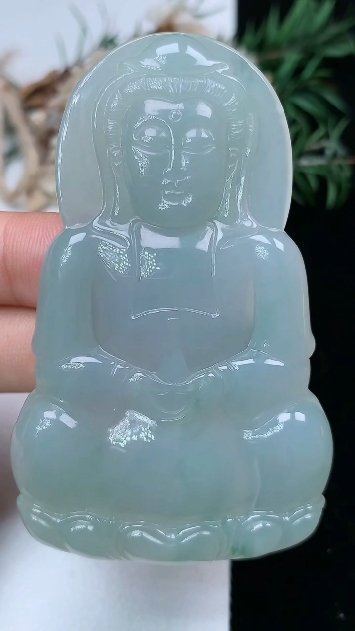 天然A货翡翠观音菩萨吊坠，尺寸69-42.5-5.4，重量:32.16g
5月16日