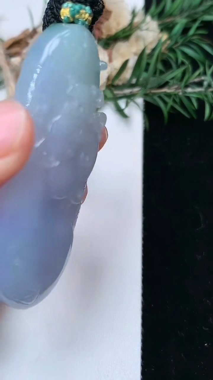 天然A货翡翠紫罗兰 飘花龙凤呈祥吊坠，尺寸60-23.3-12.3，重量:41.13g
5月16日