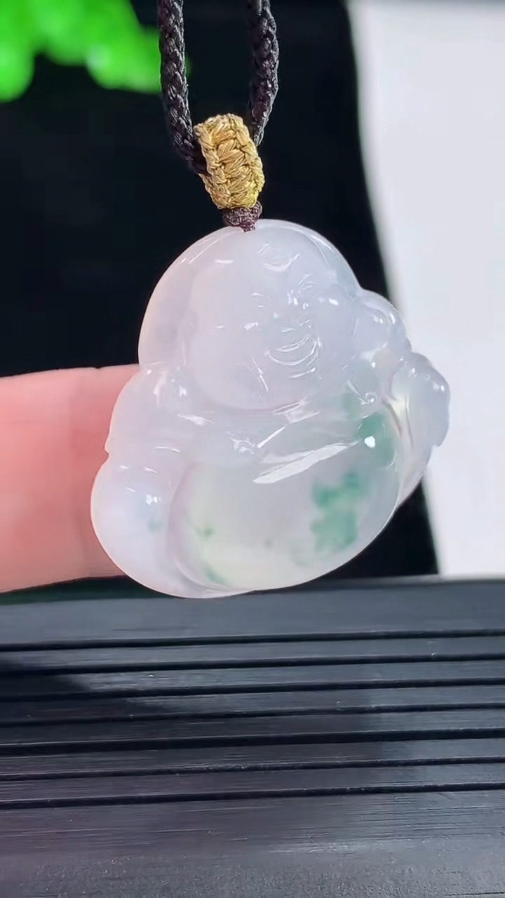 天然A货翡翠种飘花佛公吊坠，尺寸25-28.5-6.2重量:7.05g
5月16日