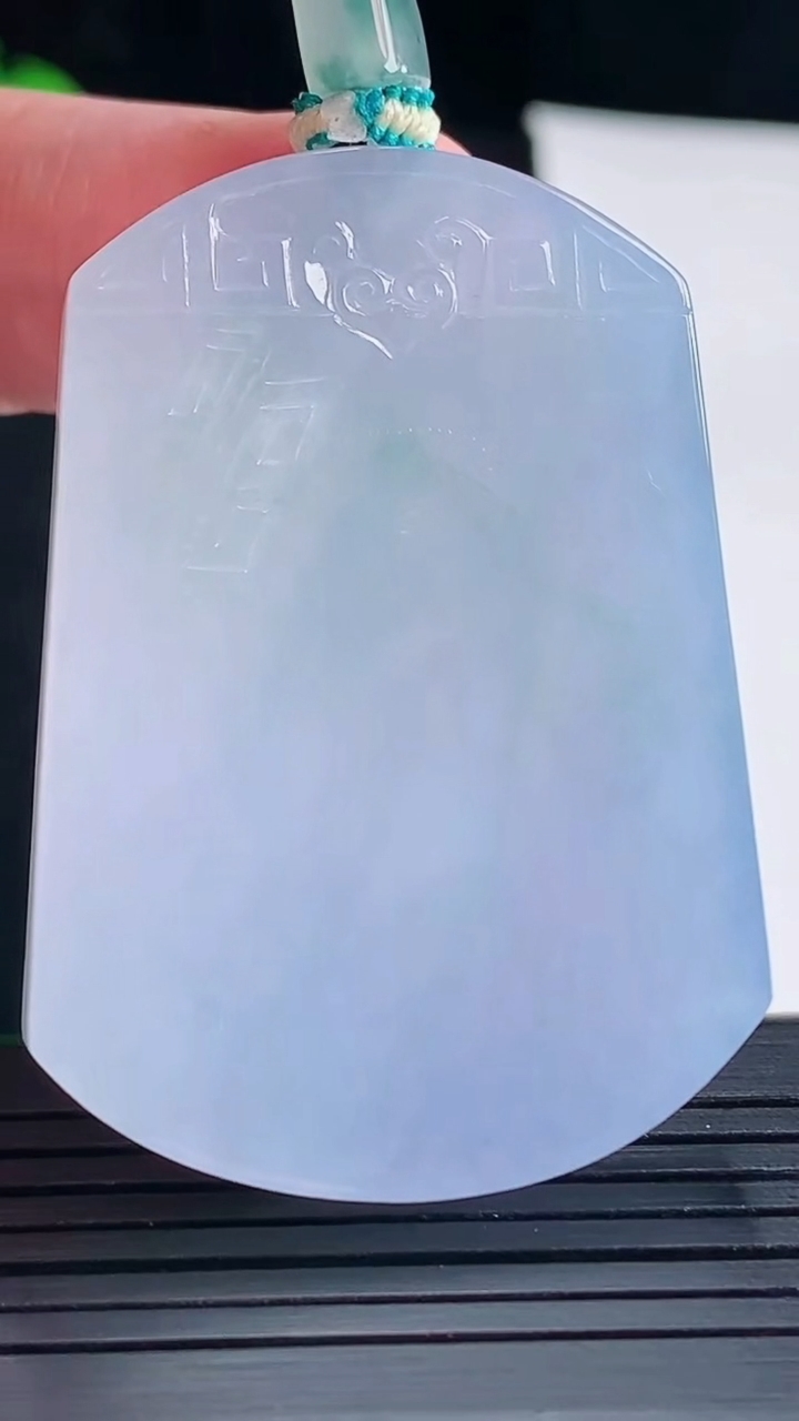天然A货翡翠紫罗兰仿古无事牌吊坠，尺寸48-34.2-6.2重量:32.30g
5月16日