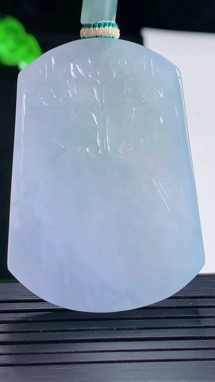 天然A货翡翠紫罗兰仿古无事牌吊坠，尺寸48-34.2-6.2重量:32.30g
5月16日