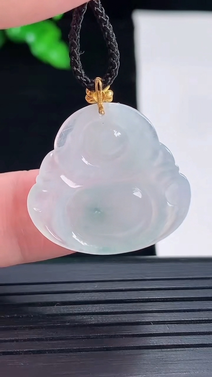 天然A货翡翠18k金飘花佛公吊坠，尺寸23.5-25-4.2重量:3.69g
5月16日