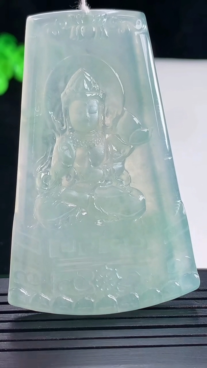 天然A货翡翠大势至菩萨吊坠，尺寸64-40-5重量:28.15g
5月16日