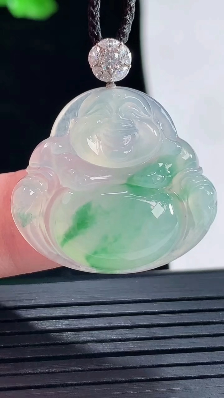 天然A货翡翠佛公吊坠，尺寸24.6-28-6重量:6.38g
5月16日