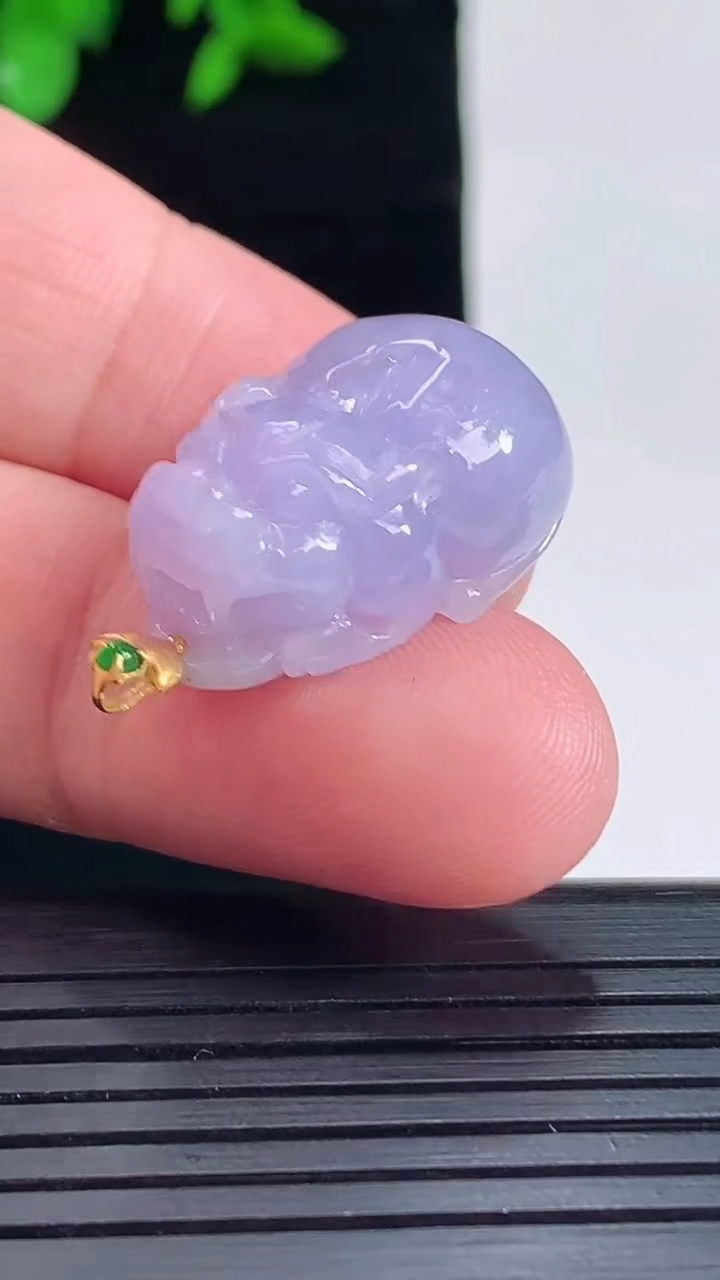 天然A货翡翠18k金紫罗兰貔貅吊坠，尺寸24-16.5-11.2重量:8.64g
5月16日