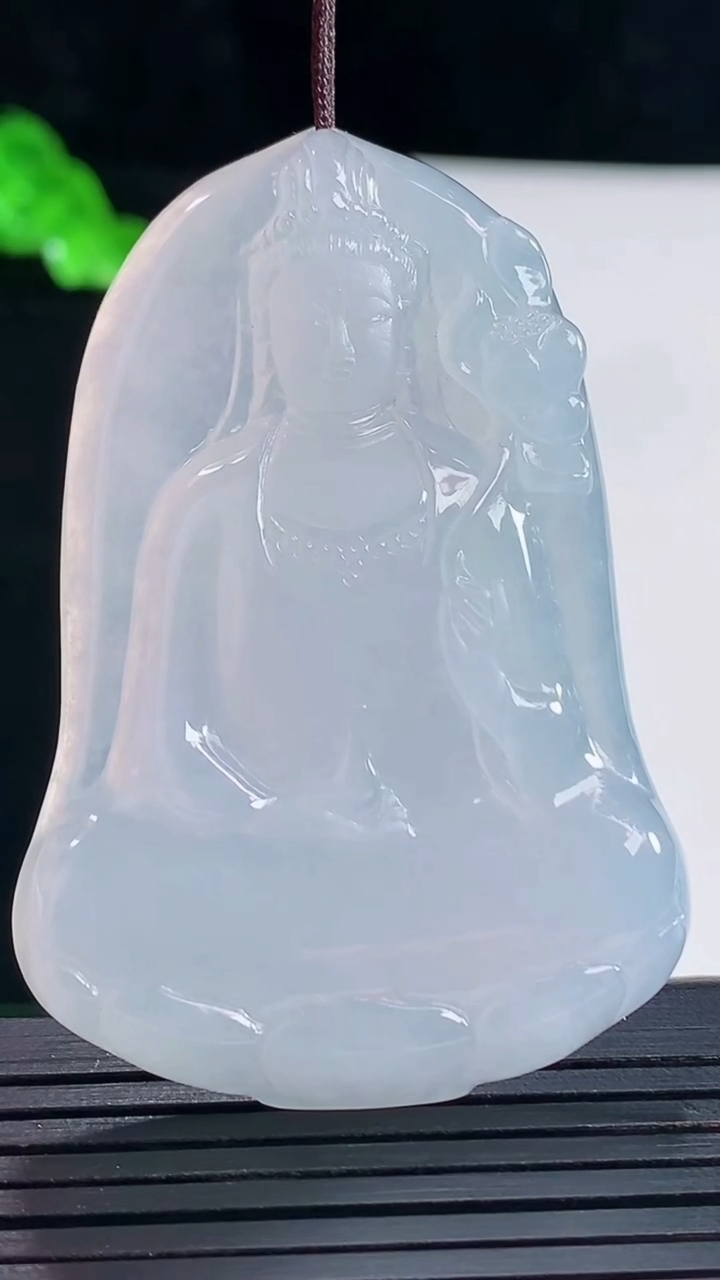 天然A货翡翠紫罗兰大势至菩萨吊坠，尺寸55-38-6重量:25.35g
5月16日