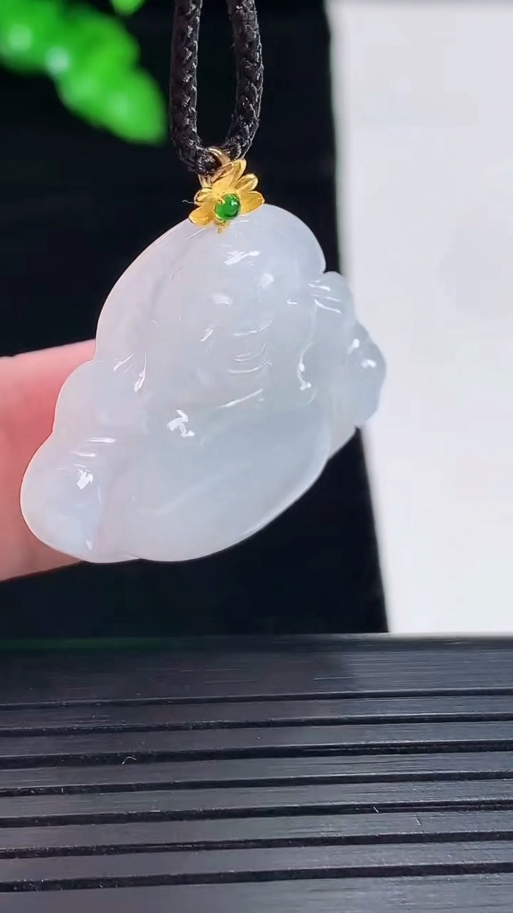 天然A货翡翠18k金飘花佛公吊坠，尺寸25-29-5重量:5.98g
5月16日