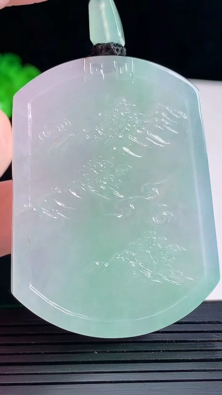 天然A货翡翠山水牌吊坠，尺寸55-41-5.8重量:38.28g
5月16日