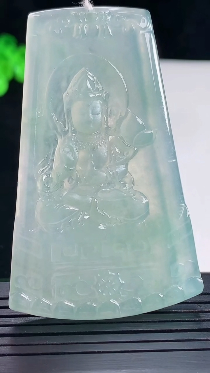 天然A货翡翠大势至菩萨吊坠，尺寸64-40-5重量:28.15g
5月16日