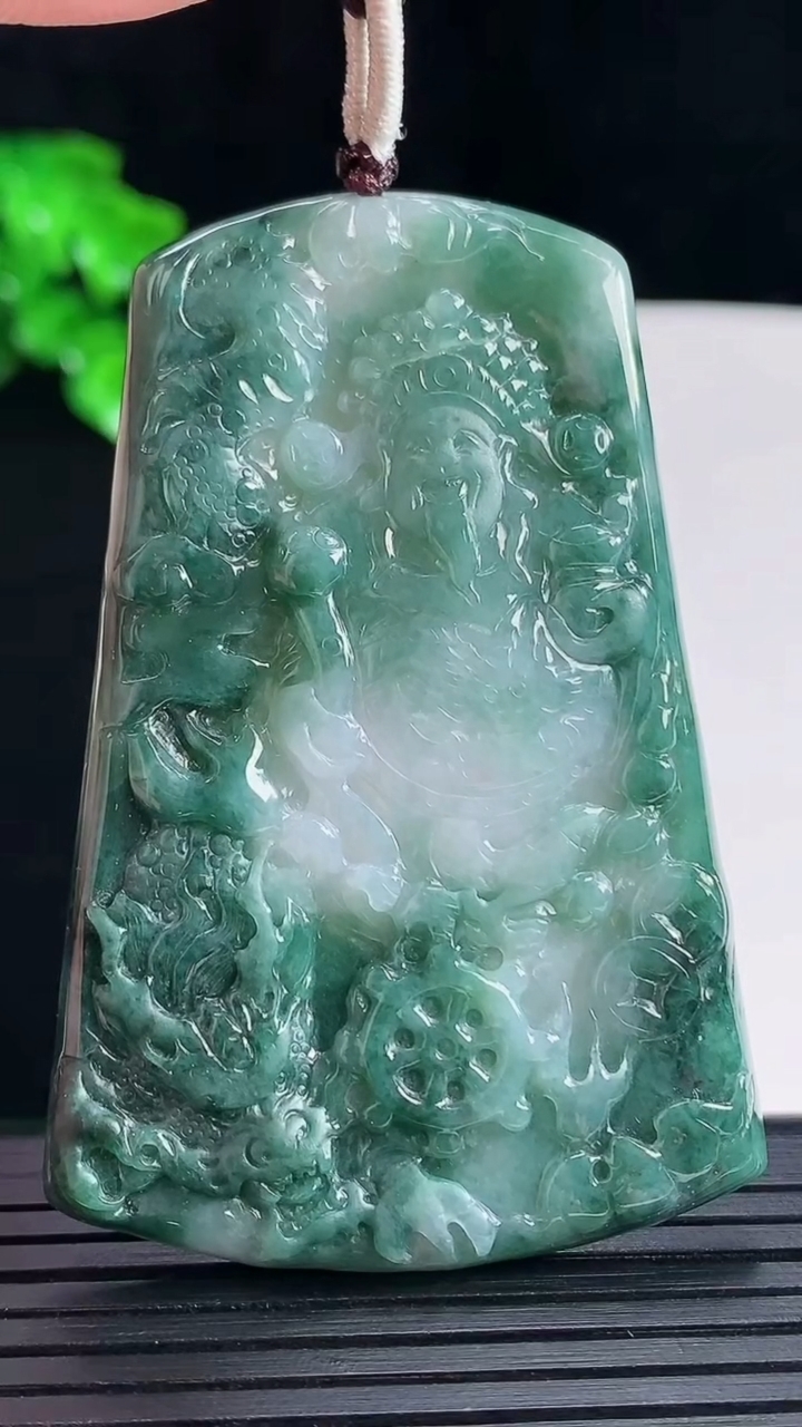 天然A货翡翠飘花祥龙财神爷吊坠，尺寸63-41.5-4.5重量:27.19g
5月16日