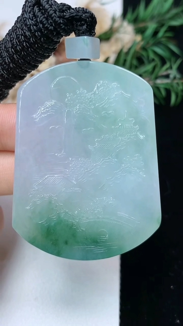 天然A货翡翠山水牌吊坠，尺寸49.5-38.3-5.9，重量:35.57g
5月16日
