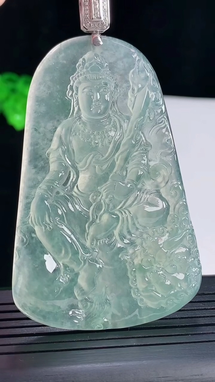 天然A货翡翠文殊菩萨吊坠，尺寸78-67.5-45-5重量:35.81g
5月16日