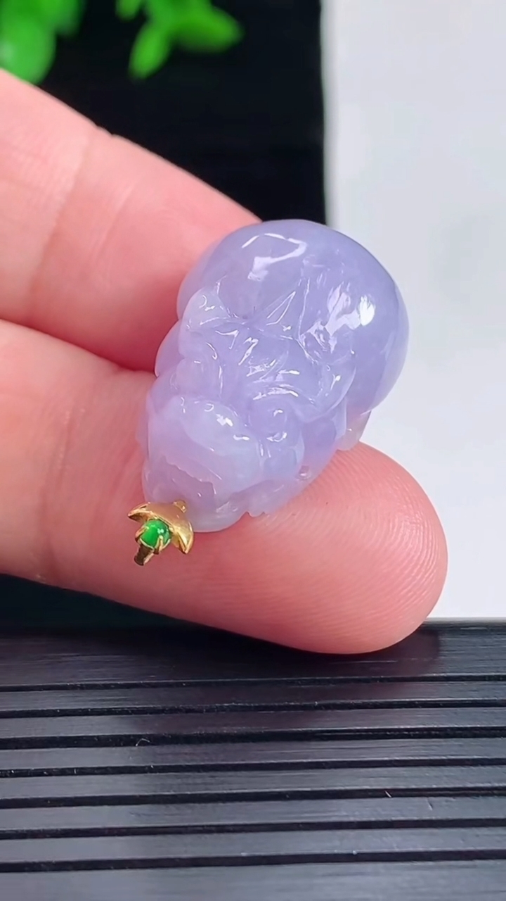 天然A货翡翠18k金紫罗兰貔貅吊坠，尺寸24-16.5-11.2重量:8.64g
5月16日