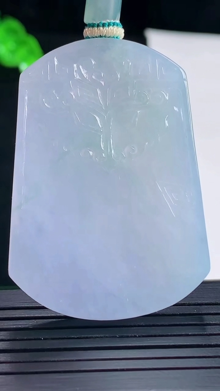 天然A货翡翠紫罗兰仿古无事牌吊坠，尺寸48-34.2-6.2重量:32.30g
5月16日