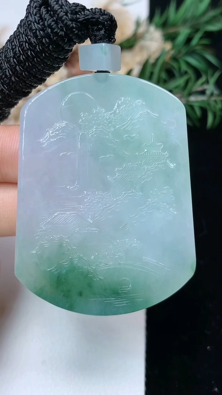 天然A货翡翠山水牌吊坠，尺寸49.5-38.3-5.9，重量:35.57g
5月16日