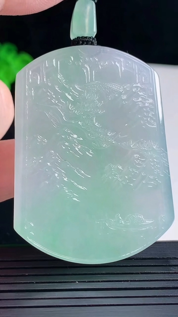 天然A货翡翠山水牌吊坠，尺寸55-41-5.8重量:38.28g
5月16日