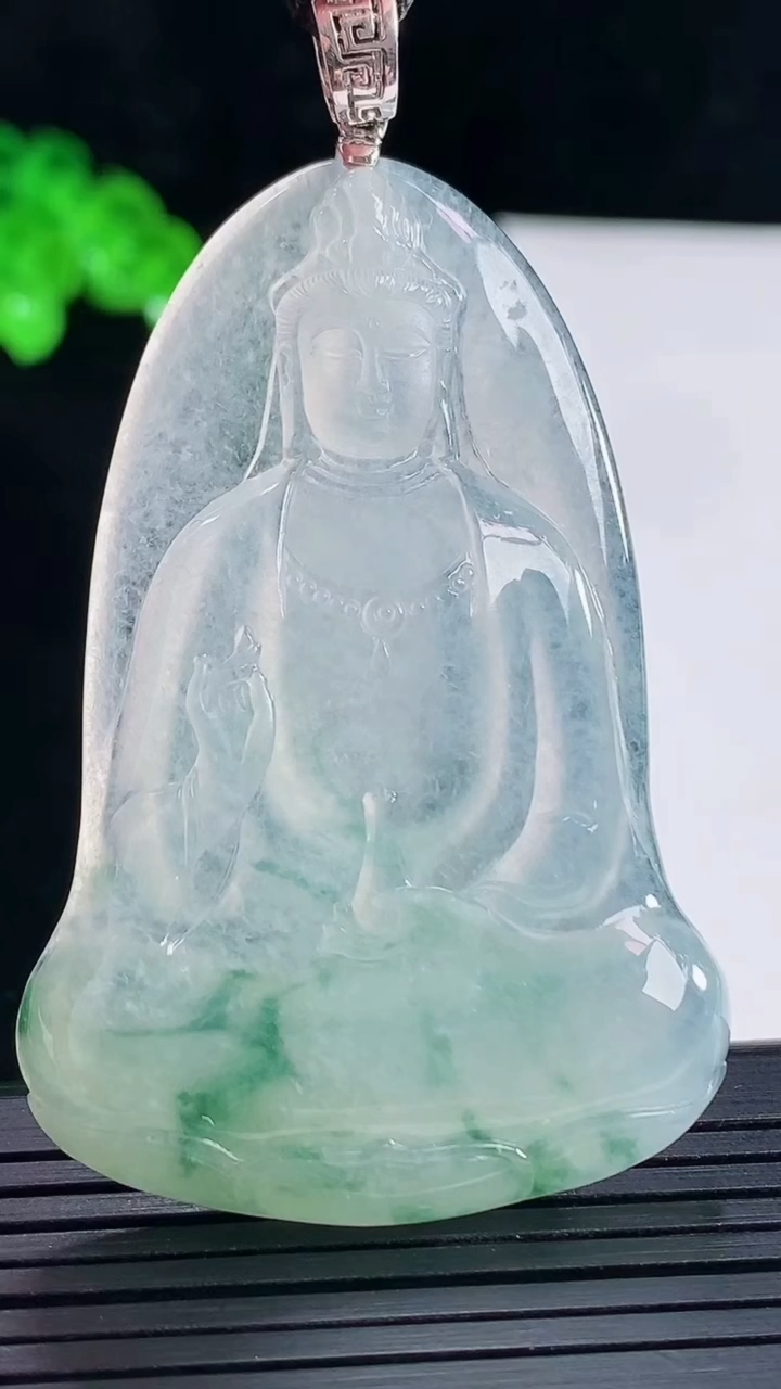 天然A货翡翠素衣观音吊坠，尺寸58-39-6重量:25.64g
5月16日