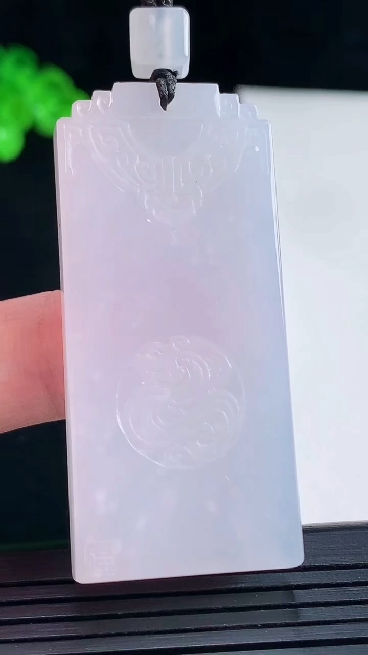 天然A货翡翠紫罗兰仿古无事牌吊坠，尺寸53.6-24.5-5.8重量:25.23g
5月16日