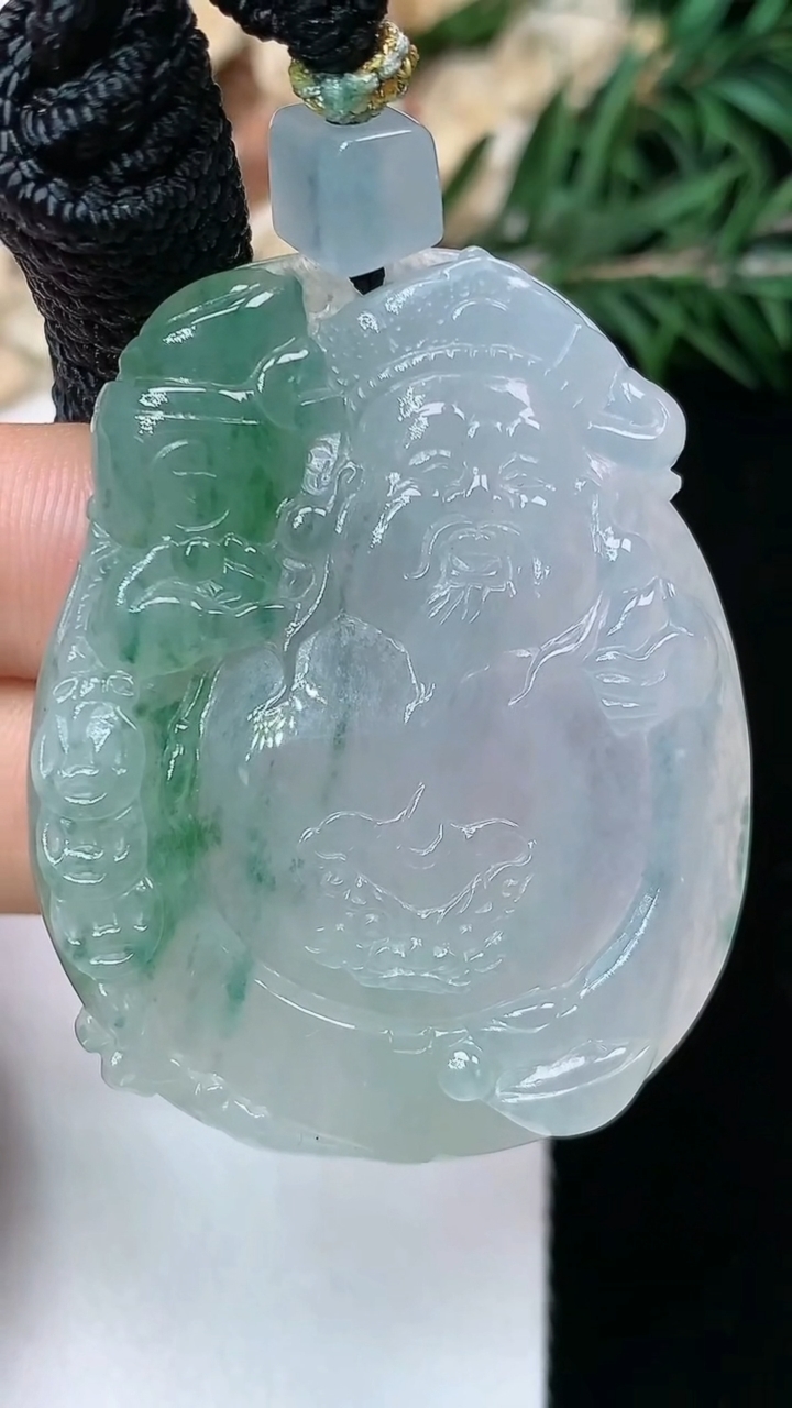 天然A货翡翠飘花财神爷吊坠，尺寸44-35-6，重量:25.81g
5月16日