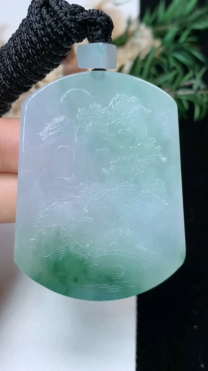 天然A货翡翠山水牌吊坠，尺寸49.5-38.3-5.9，重量:35.57g
5月16日