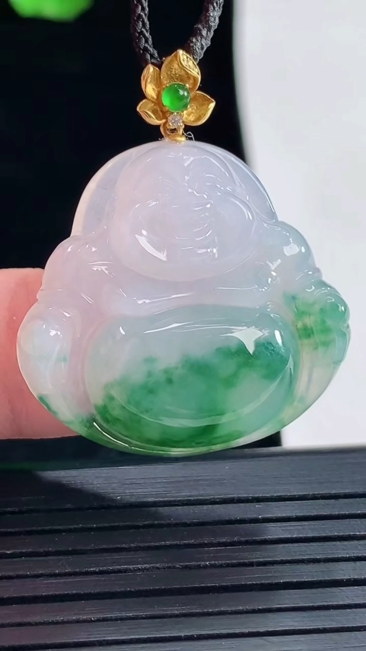 天然A货翡翠种飘花佛公吊坠，尺寸26-29-6.5重量:7.70g
5月16日