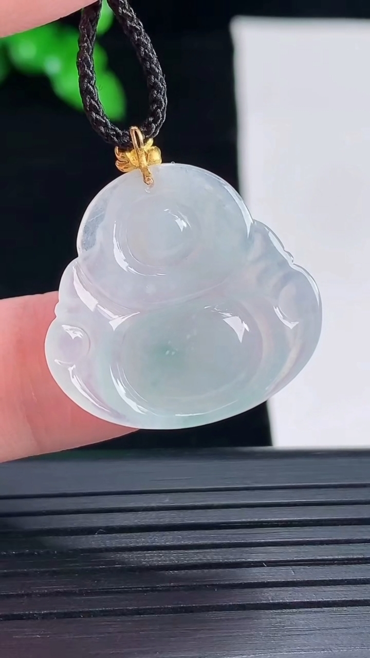 天然A货翡翠18k金飘花佛公吊坠，尺寸23.5-25-4.2重量:3.69g
5月16日