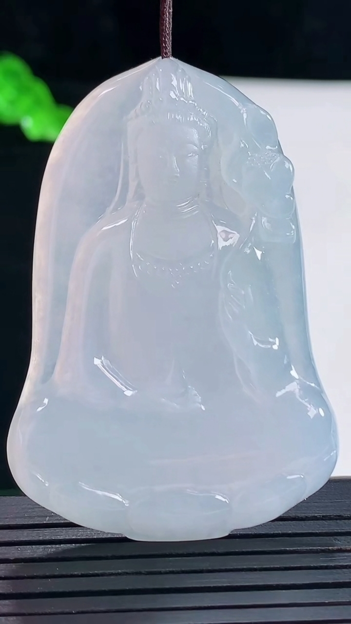 天然A货翡翠紫罗兰大势至菩萨吊坠，尺寸55-38-6重量:25.35g
5月16日