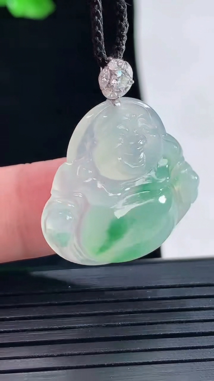 天然A货翡翠佛公吊坠，尺寸24.6-28-6重量:6.38g
5月16日