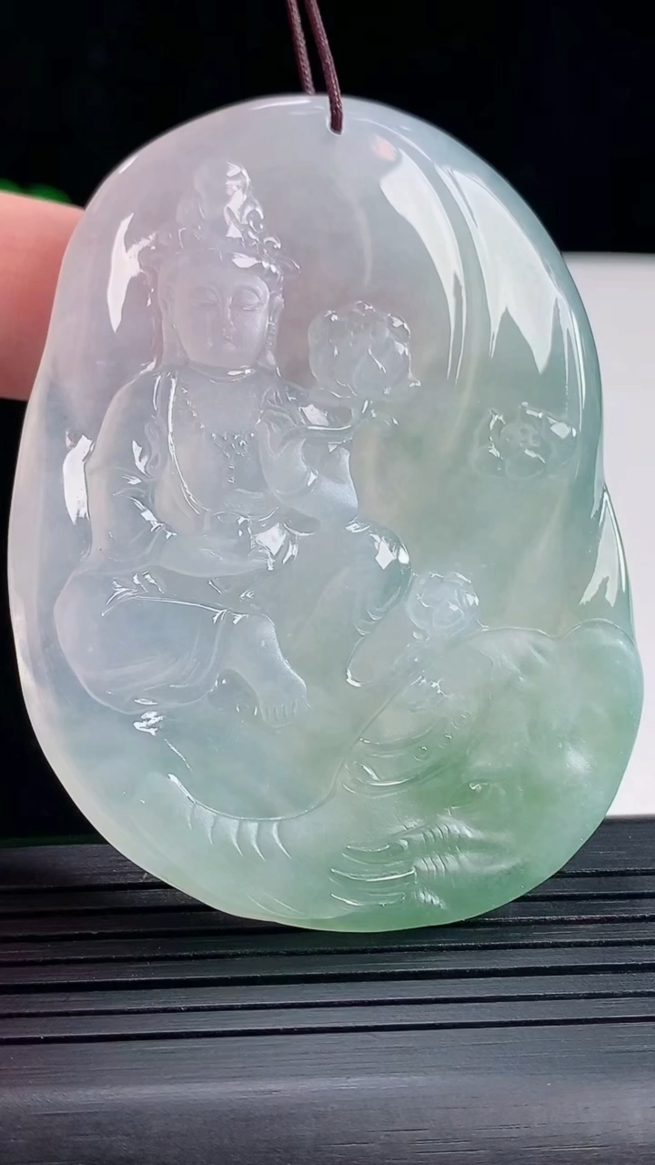 天然A货翡翠普贤菩萨吊坠，尺寸67-50-6.5重量:46.46g
5月16日