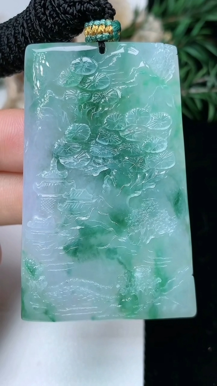 天然A货翡翠飘花山水牌吊坠，尺寸55.6-35.9-6.3，重量:35.00g
5月16日