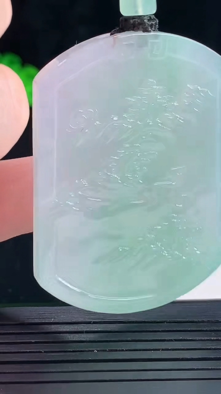 天然A货翡翠山水牌吊坠，尺寸55-41-5.8重量:38.28g
5月16日