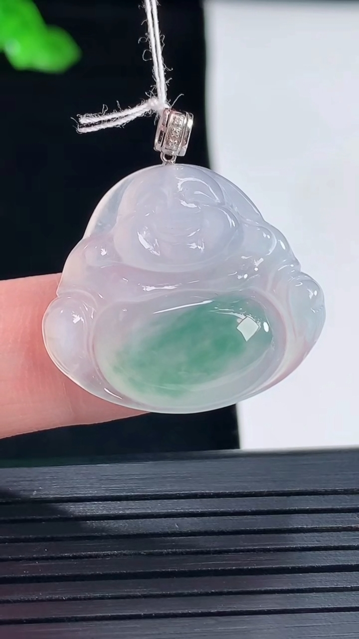 天然A货翡翠种飘花佛公吊坠，尺寸23.5-27-5重量:5.30g
5月16日