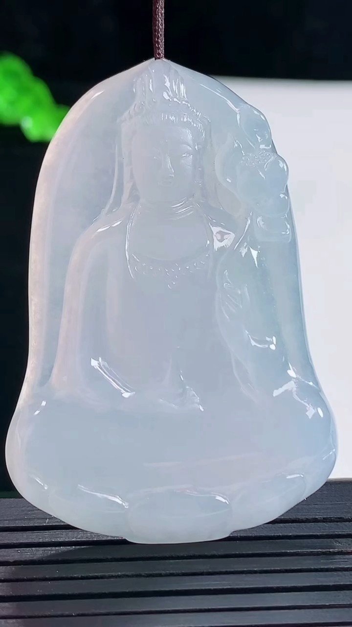 天然A货翡翠紫罗兰大势至菩萨吊坠，尺寸55-38-6重量:25.35g
5月16日