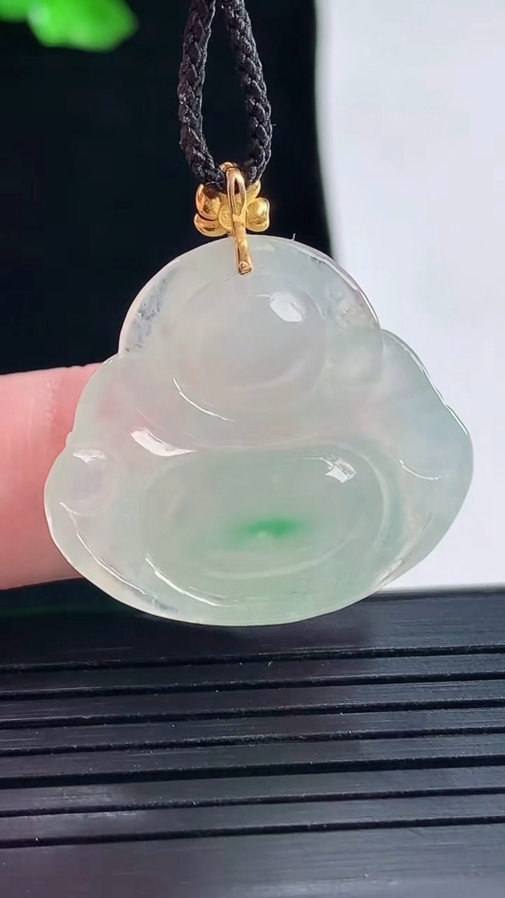 天然A货翡翠佛公吊坠，尺寸25-28.6-5.5重量:6.27g
5月16日