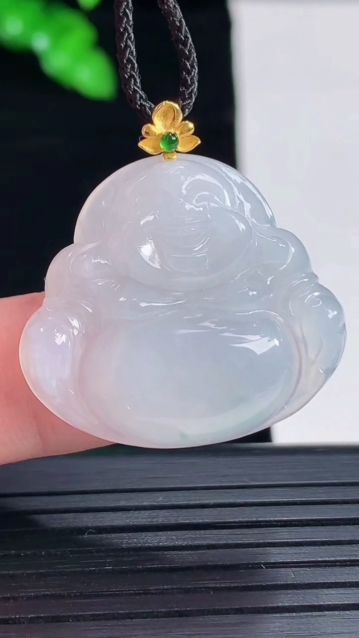 天然A货翡翠18k金飘花佛公吊坠，尺寸25-29-5重量:5.98g
5月16日