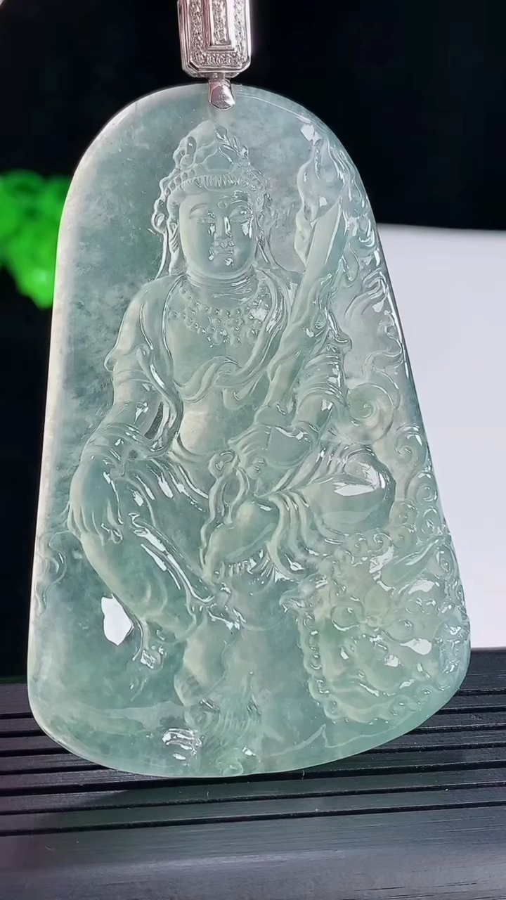 天然A货翡翠文殊菩萨吊坠，尺寸78-67.5-45-5重量:35.81g
5月16日