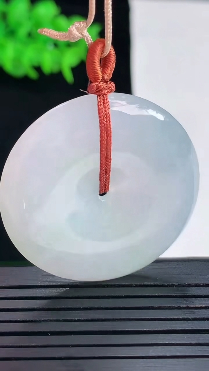 天然A货翡翠紫罗兰平安扣吊坠，尺寸36-5.8重量:16.40g
5月17日
